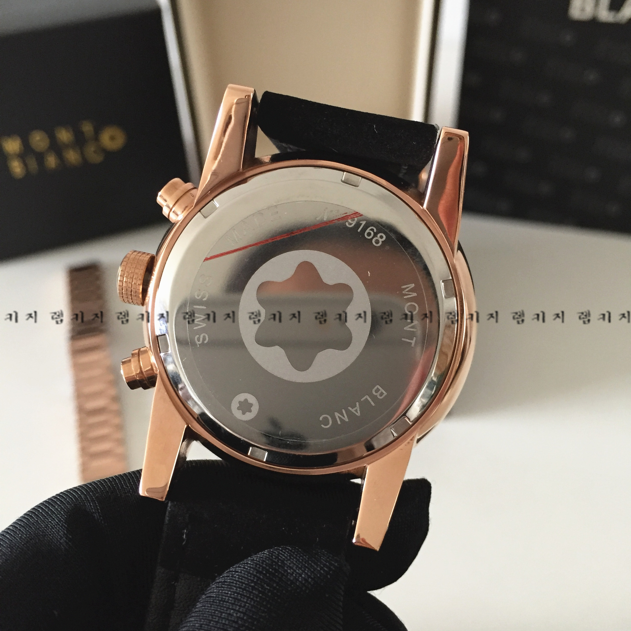 몽블랑 그라데이션 금장 가죽시계